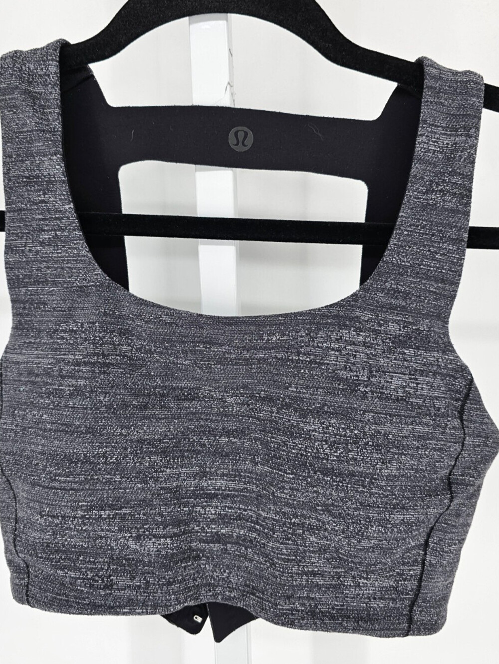 Lululemon Womens Sz 6 lab Varsa sports bra in a charcoal grey and black